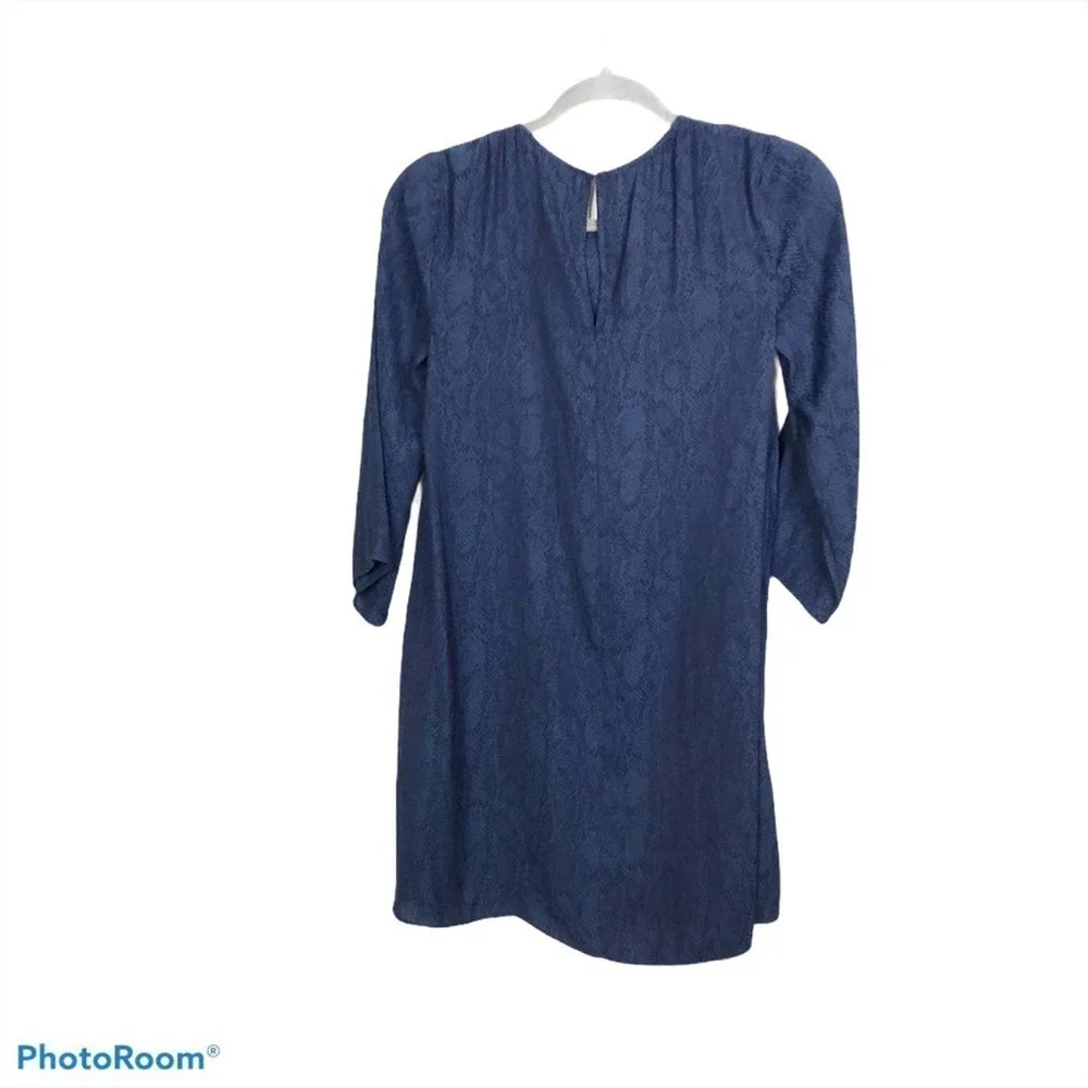 Bcbgeneration blue snakeskin shift dress XXS NWOT - Picture 5 of 9